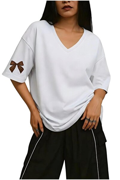DM DOLCE MORE Μπλουζάκι με στάμπα κορδέλας στο μανίκι, με λαιμόκοψη V, oversi...