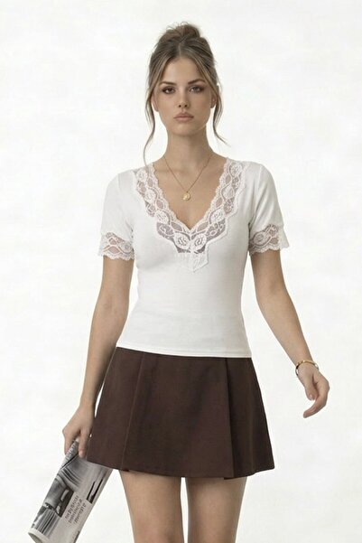 VAGGON V-Neck Lace Detailed Blouse