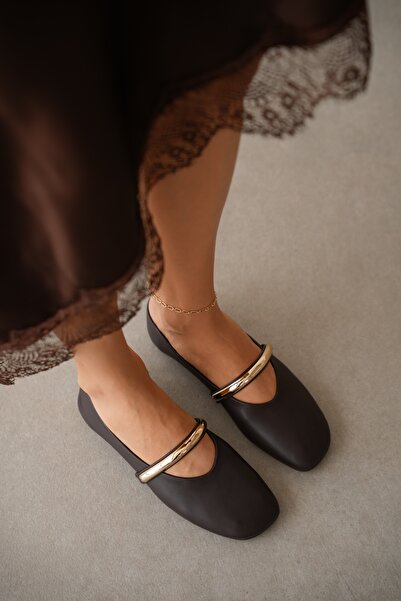 selin shoes Γυναικείες μπαλαρίνες Belia με χρυσά αξεσουάρ και λεπτομέρεια στη...