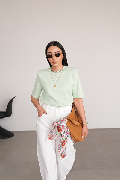 Özge Özgenç Tricou de bază cu umăr căptușit