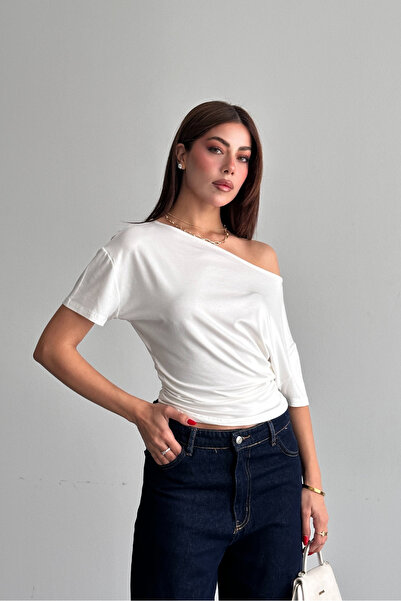 macharel jeans Μπλούζα από φυσική βισκόζη με λαιμόκοψη καγιάκ που τονίζει τη ...