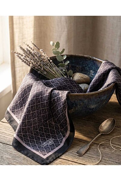 w white stars sports & wear Σάλι με μοτίβο της σειράς Nostalgia για γυναίκες ...