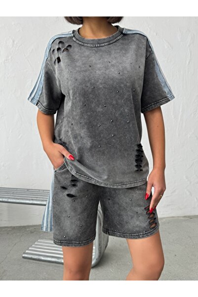 ADAMODA.RO Κοντή τζιν ολόσωμη φόρμα, διακοσμημένη με στρας.