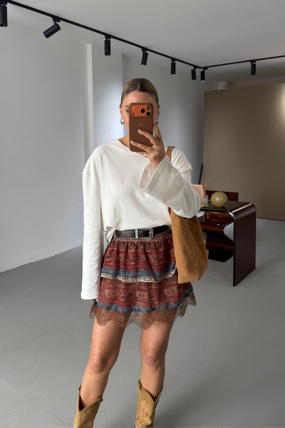 Sezgi Tekin Φούστα με έθνικ σχέδιο, δαντελένια λεπτομέρεια και ζώνη, με σορτς...