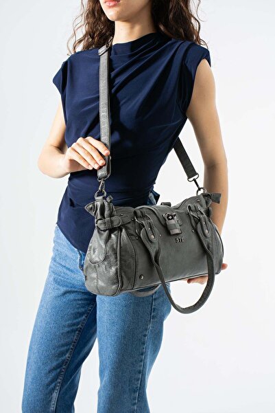 571 Collections Çanta Πλυμένη δερμάτινη τσάντα ώμου γκρι - Με αξεσουάρ κλειδα...