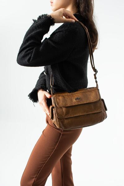 571 Collections Çanta Δερμάτινη τσάντα ώμου με λουράκι, μαύρισμα χρώμα, Μοντέ...