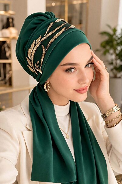 Aişe tesettür Βραδινό φόρεμα με σμαραγδί ασημί μοτίβο και κασκόλ