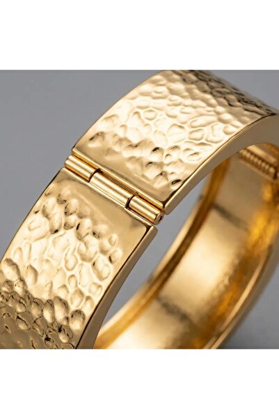 LİYONA JEWELLERY 14K Çekiçlenmiş Dokulu Kelepçe Bilezik