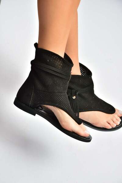 Fox Shoes Y250470102 Μαύρα σουέτ γυναικεία σανδάλια με λεπτομέρεια φούντας στ...