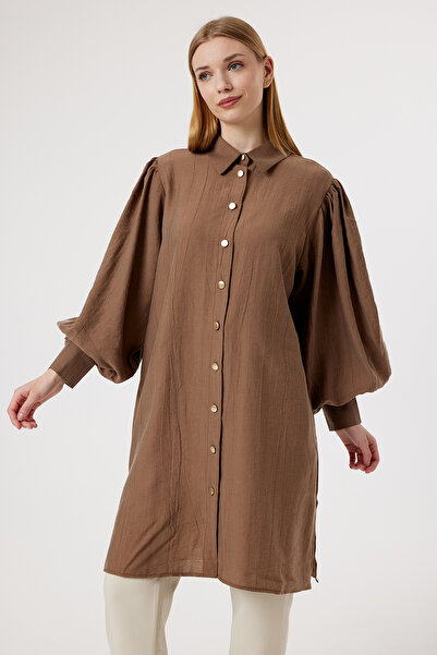 Suede Style 6423 - Άνετο μακρύ τουνίκ με φερμουάρ και κουμπιά, με λεπτομέρεια...