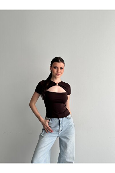 queencity Γυναικεία μπλούζα με αγκράφα και λεπτομέρειες, σε κοντό μήκος