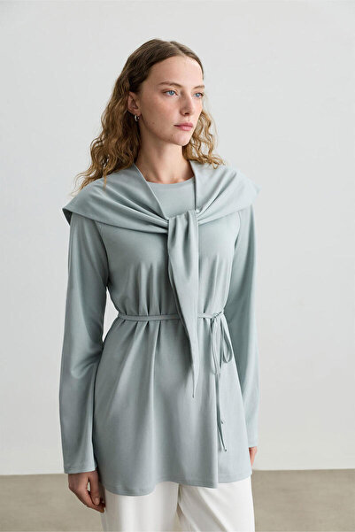 BE BLUE ΜΠΛΟΥΖΑ ΜΕ ΛΕΠΤΟΜΕΡΕΙΑ ΜΠΛΕ Φουλάρι με Σκόνη-Μπλε Τόνους