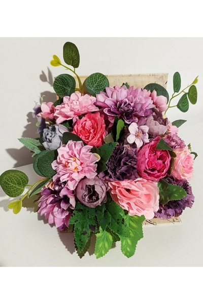 Pasiunea Florilor Картичка с розови и лилави далии