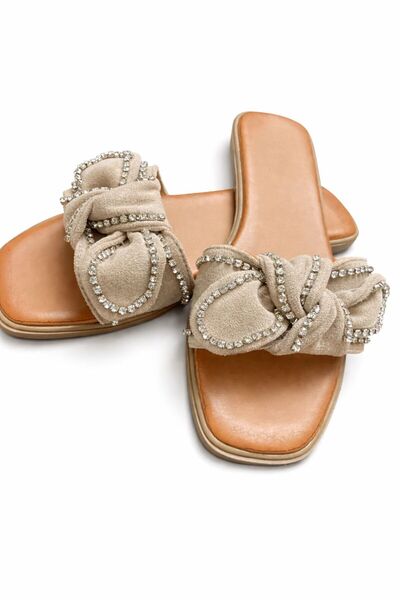 AND Μπεζ γυναικεία παντόφλα με φιόγκο και λαμπερά στρας, με άνετη σόλα, τύπου...