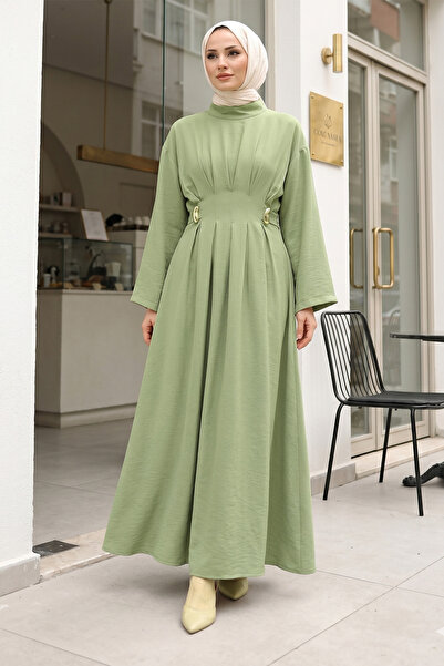 MODAQU Μακρύ φόρεμα μοντάλ με λεπτομέρεια από πιέτες και ζώνη - Πράσινο λαδί