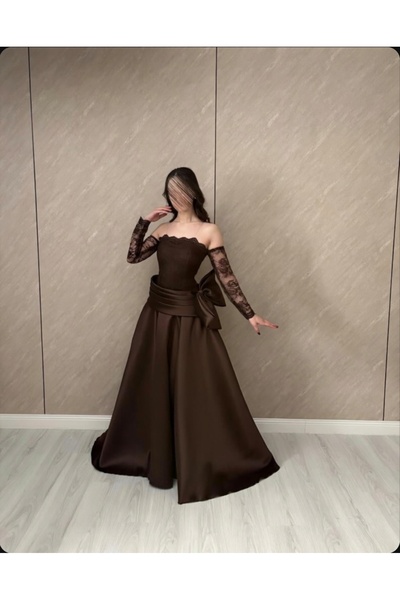 ALANOOD فستان أوف شولدر ساتان براون مع دانتيل