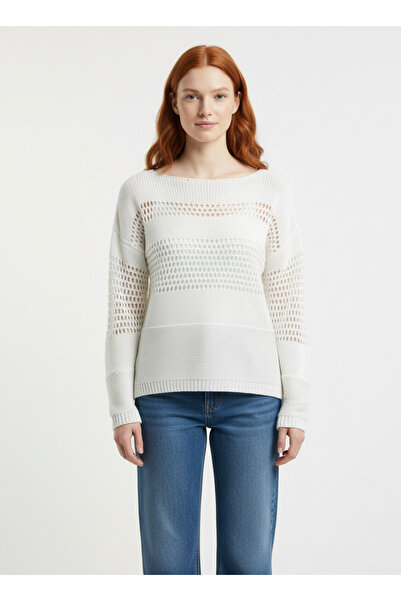 Neden Tekstil Γυναικεία λευκή πλεκτή μπλούζα με σχέδιο και στρογγυλή λαιμόκοψη