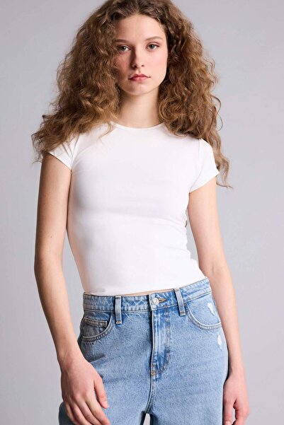 DeFacto Εφαρμοστό μπλουζάκι με λαιμόκοψη ποδηλάτου και κοντό μανίκι H6241AX26SM