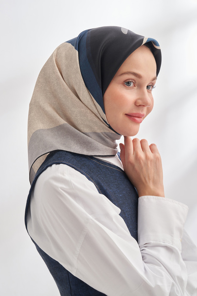 ARMANDA ΜΕΤΑΞΩΤΟ ΜΟΥΣΙΛΙΝΟ ΦΟΥΛΑΡΙ ΜΕ ΣΧΕΔΙΟ ΕΡΗΜΟΥ - ΜΑΥΡΟ-ΚΑΠΝΙΣΜΕΝΟ