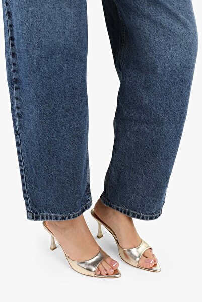 Shoeberry Γυναικείες παντόφλες Krista Gold με γυαλιστερό τακούνι