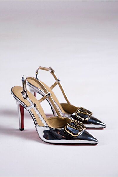 Ayakkabı Ateşi Γυναικεία ασημένια παπούτσια με καθρέφτη και λεπτή αγκράφα στη...