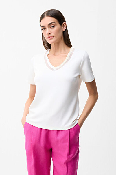 Love My Body İnci Detaylı V Yaka T-Shirt