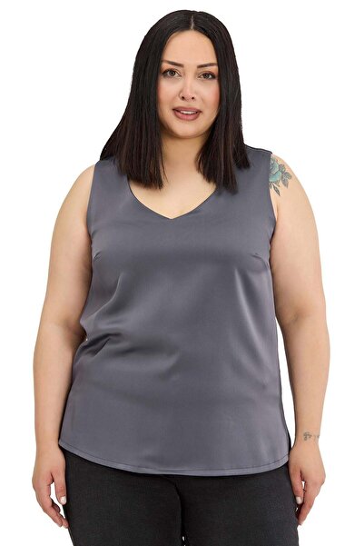 DISENTIS MODEST Μπλούζα μεγάλου μεγέθους με λαιμόκοψη V, με σκίσιμο στο πλάι,...