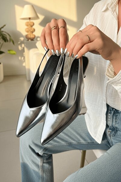 DİVOLYA Βίντατζ ασημένια γυναικεία παπούτσια (με τακούνι 3 εκ.) με μυτερή μύτ...