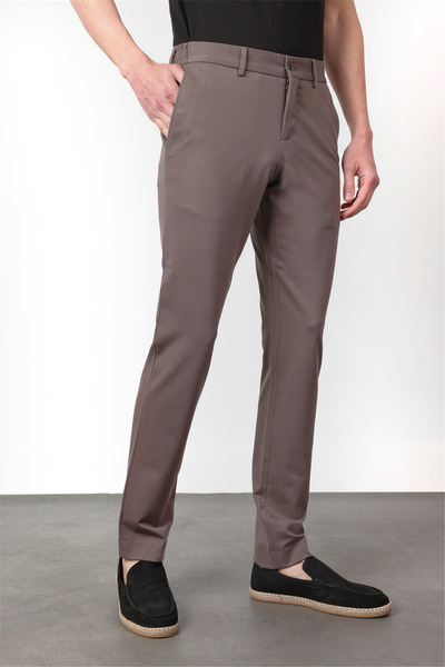 İmza Ανοιχτό καφέ πλεκτό παντελόνι jogger με πλαϊνή τσέπη και αυτοσχεδιασμένο...