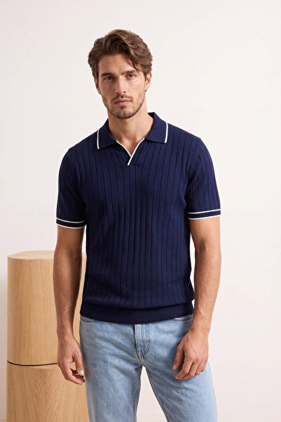 Trendyol Kollektion Marineblaues, strukturiertes Strick-T-Shirt mit Polokrage...