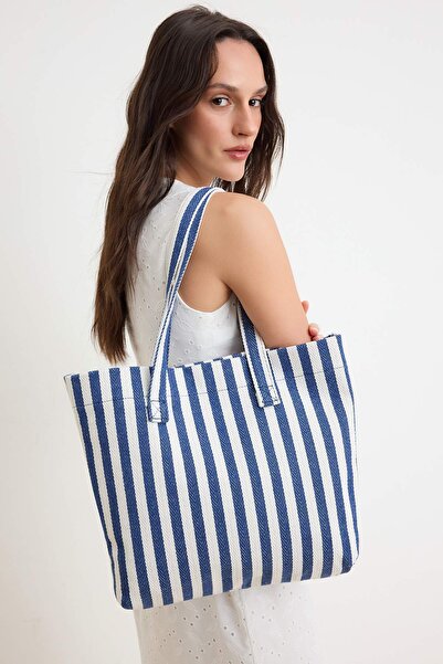 TRENDYOL SHOES Γυναικεία τσάντα ώμου με λεπτομέρεια από ρίγες και καμβά, μάξι...