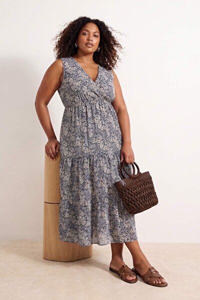 Trendyol Curve Μαύρο πλεκτό φόρεμα με σχέδιο σε γραμμή Α και λαιμόκοψη V, μεγ...