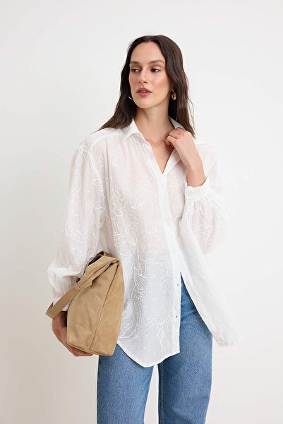 Συλλογή Trendyol Λευκό πουκάμισο με στάμπα Puff Oversize TWOSS26GO00182