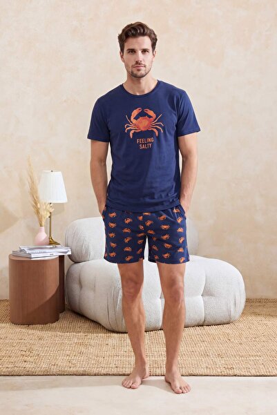 Συλλογή Trendyol Σετ βαμβακερές πιτζάμες σε σκούρο μπλε χρώμα με κανονική εφα...