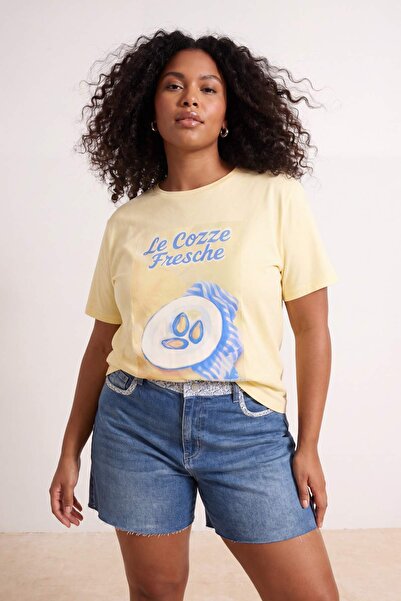 Trendyol Curve Κίτρινο μπλουζάκι με στάμπα, χαλαρή εφαρμογή, πλεκτό, μεγάλο μ...