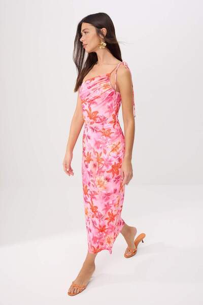 Συλλογή Trendyol Πολύχρωμο φλοράλ φόρεμα σε γραμμή Α με ασύμμετρο λαιμόκοψη κ...