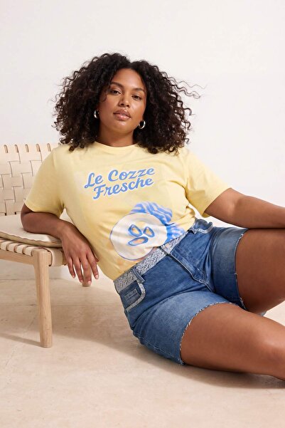 Trendyol Curve Μπλε τζιν σορτς με ψηλόμεση ζώνη και σχέδιο, άνετο/μεσαίας ελα...