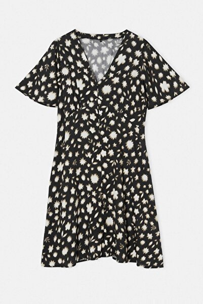 Trendyol Curve Μαύρο φόρεμα Shally Weaving μεγάλου μεγέθους TBBSS23AH00101