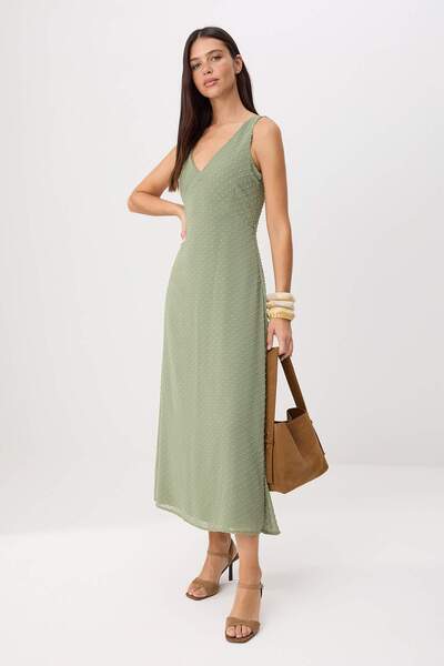 Συλλογή Trendyol Μάξι υφαντό φόρεμα με λαιμόκοψη V σε απόχρωση μέντας TWOSS26...