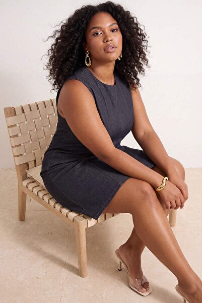 Trendyol Curve Μπλε ναυτικό υφαντό φόρεμα από γαμπαρντίνα σε μεγάλο μέγεθος T...