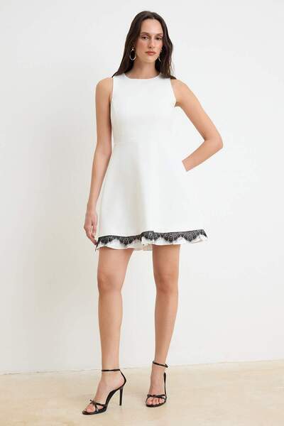 Συλλογή Trendyol Εκρού Δαντελένιο Λεπτομερές Μίνι Υφαντό Φόρεμα TWOSS26EL00506