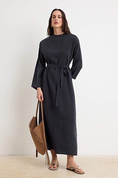 Συλλογή Trendyol Φόρεμα Τένσελ με καπνιστή υφή, δροσερή αίσθηση και ζώνη, για...
