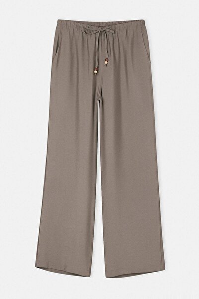 Συλλογή Trendyol Παντελόνι με φαρδιά μπατζάκια από μοντάλ βιζόν TWOSS26PL00105