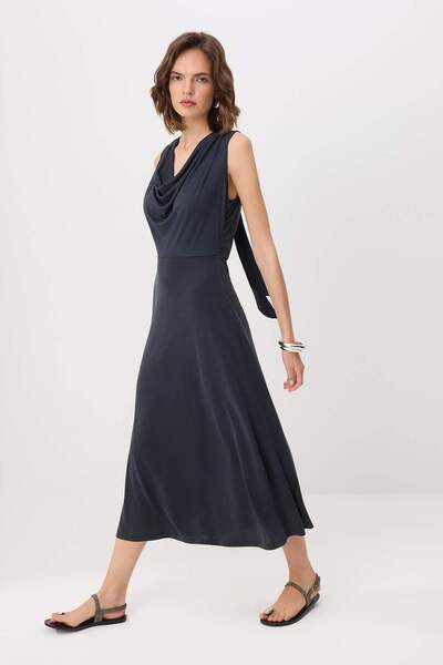 Συλλογή Trendyol Πιο βιώσιμο φόρεμα από μοντάλ πλεκτό, σε ανθρακί χρώμα, σε γ...