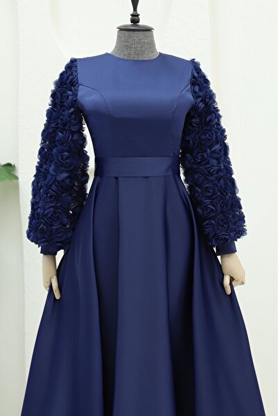 Modamorfo Σατέν βραδινό φόρεμα με ροζ λεπτομέρεια στη φούστα και στα μανίκια ...