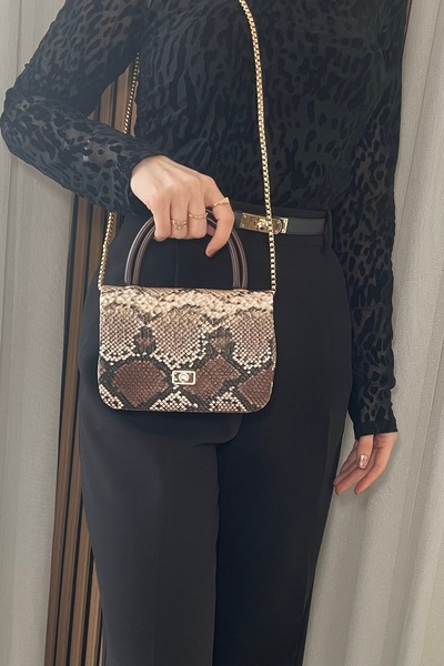 Fibag حقيبة يد وكتف نسائية بتصميم ثعبان - مزينة بسلسلة ذهبية - حقيبة يومية أنيقة