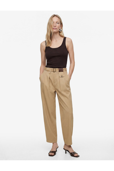 Koton Ελαφρύ ψηλόμεσο παντελόνι με λεπτομέρεια ζώνης στη μέση και τσέπες