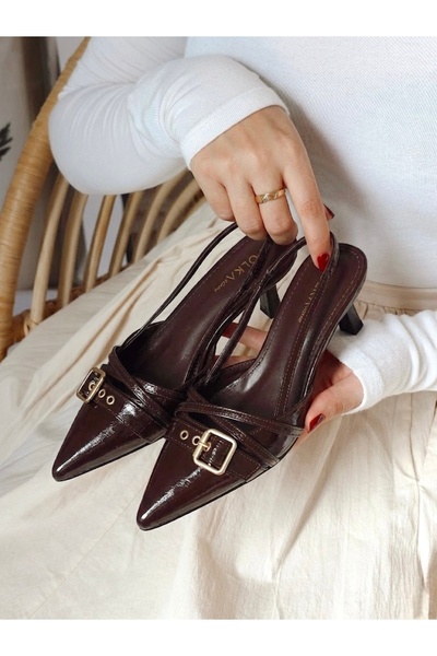 POLKA STORE Γυναικεία παπούτσια με μυτερή μύτη, λεπτομέρεια από κάψουλες και ...