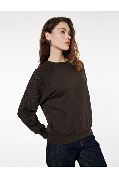 Koton Φούτερ με μακρύ μανίκι, λαιμόκοψη και λεπτομέρεια με κέντημα με λουλούδια