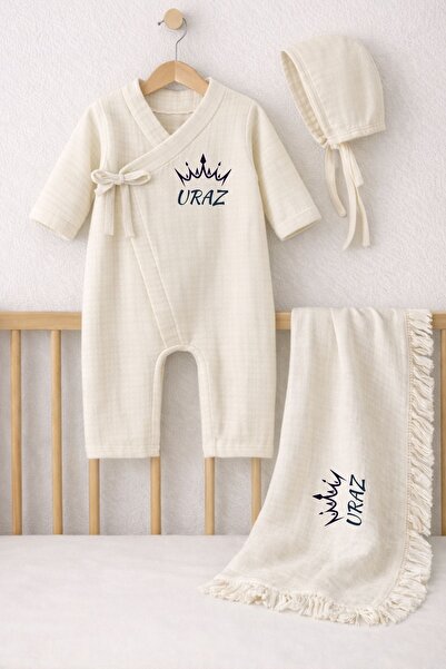 Minytrendy Erkek Bebek İsme Özel 4 Kat Müslin Yenidoğan Tulum Şapka ve Battan...